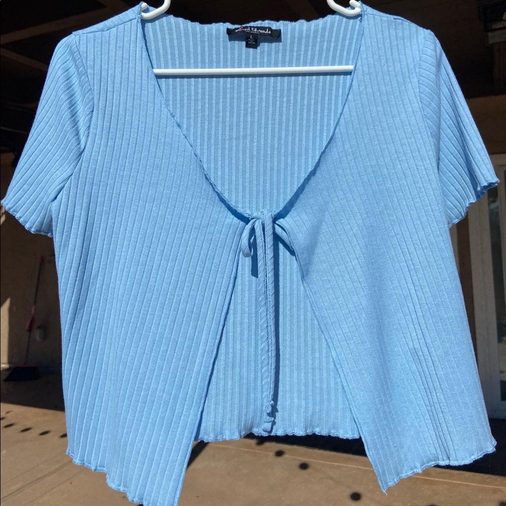 blue tie top size large, can fit medium best! brand is mixed threads!